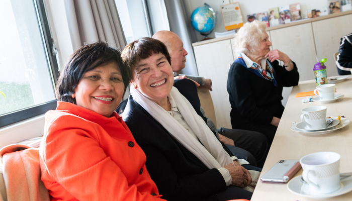 Seniorinnen an der Kaffeetafel