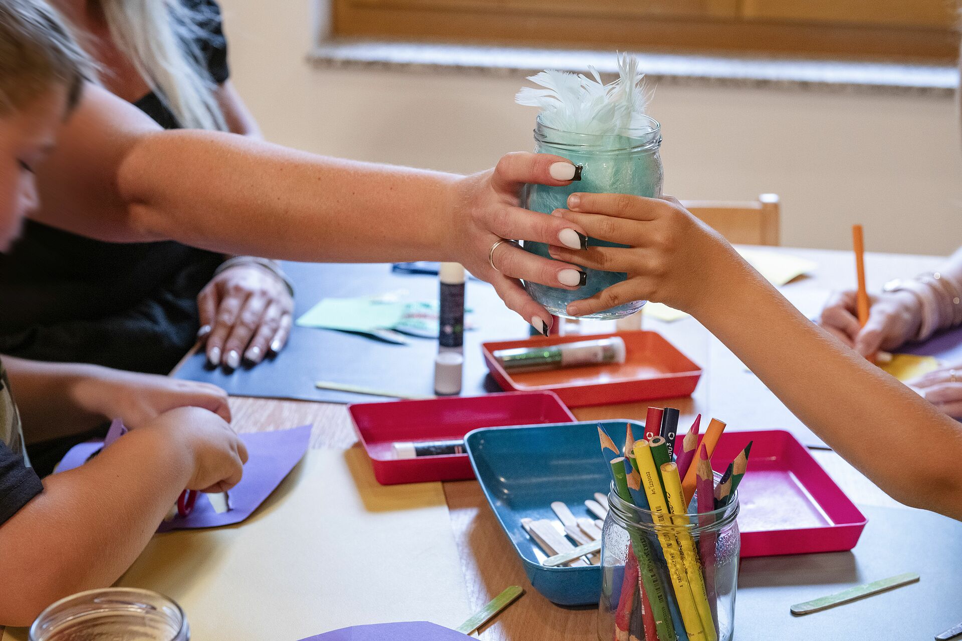 Kunstwerkstatt im Frühjahr für (Groß-) Eltern und Kinder von 3 bis 6 Jahren