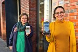 Constanze Jestaedt-Fischer und Barbara Dully stellen die Gisa-App vor
